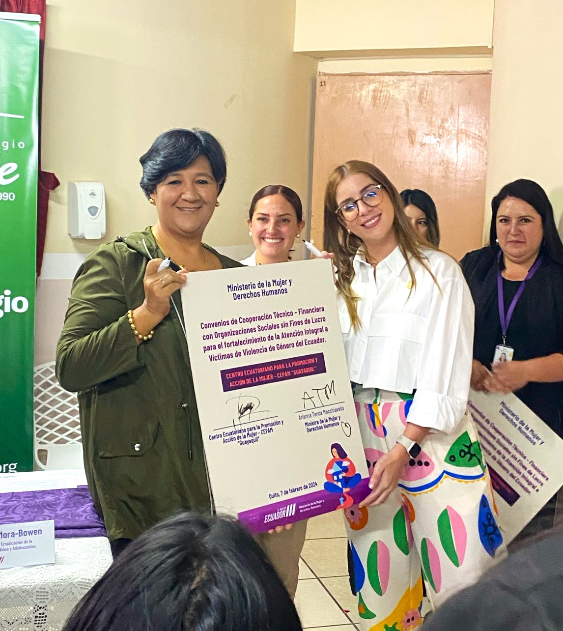 Firma de convenios con Ministerio de la Mujer - Fundación Casa de ...