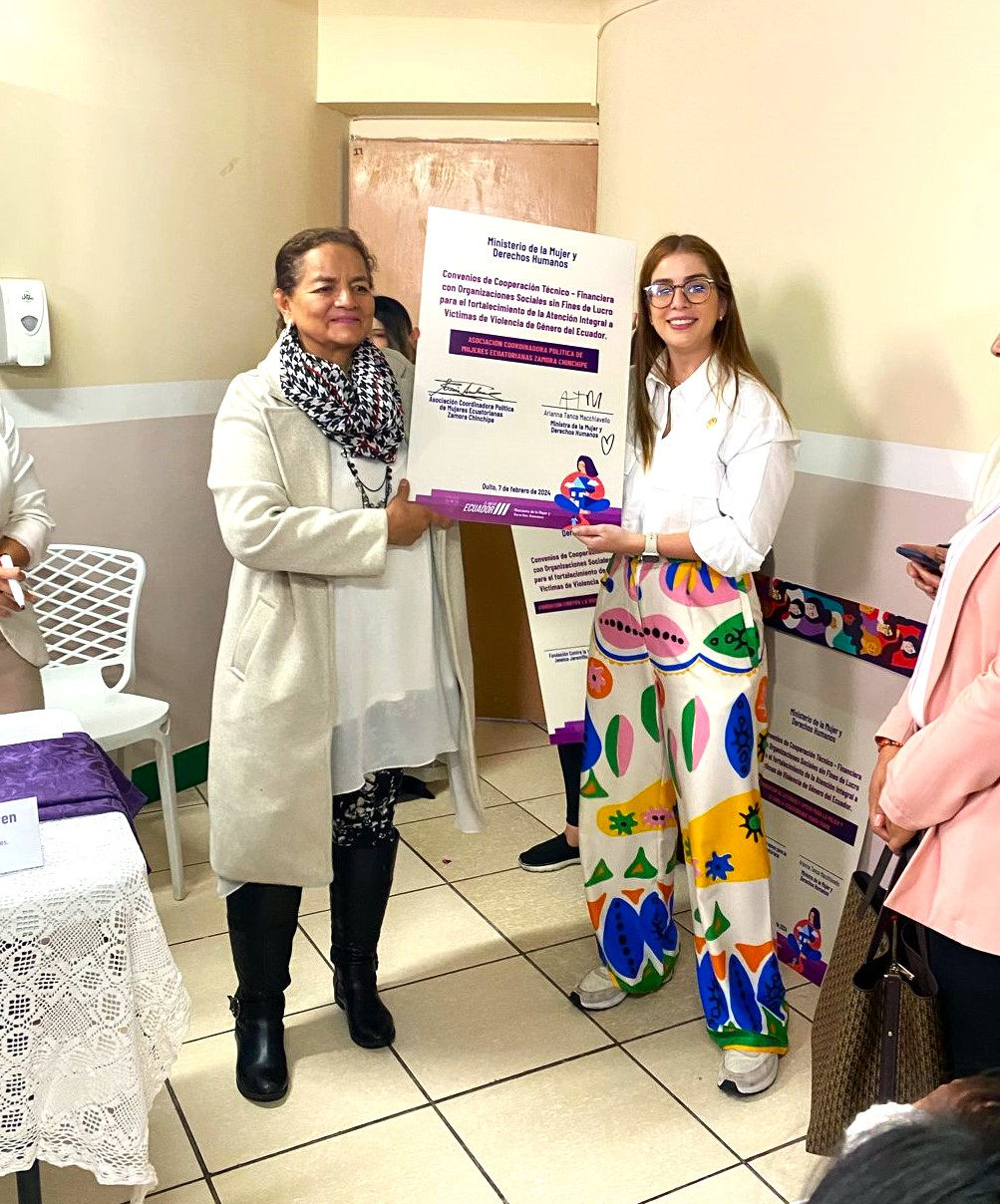 Firma de convenios con Ministerio de la Mujer - Fundación Casa de ...